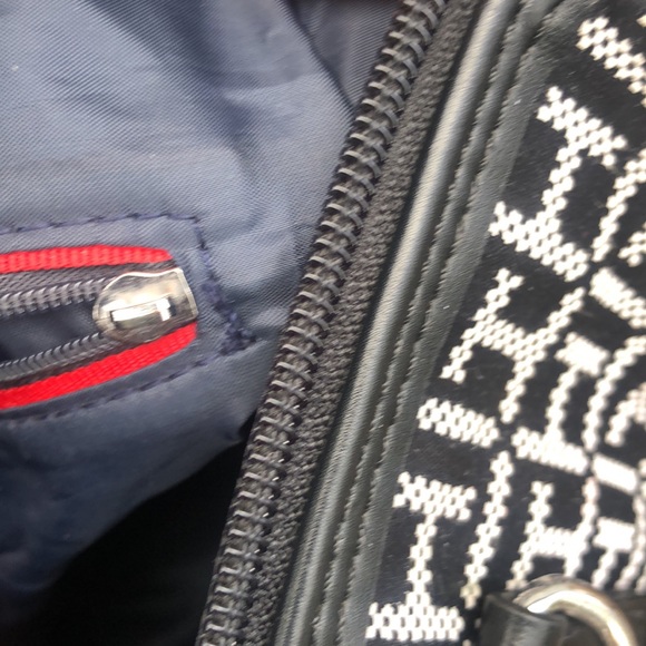 Tommy Hilfiger Handbag Purse with leather trim and base! Very Classy! - Picture 10 of 10